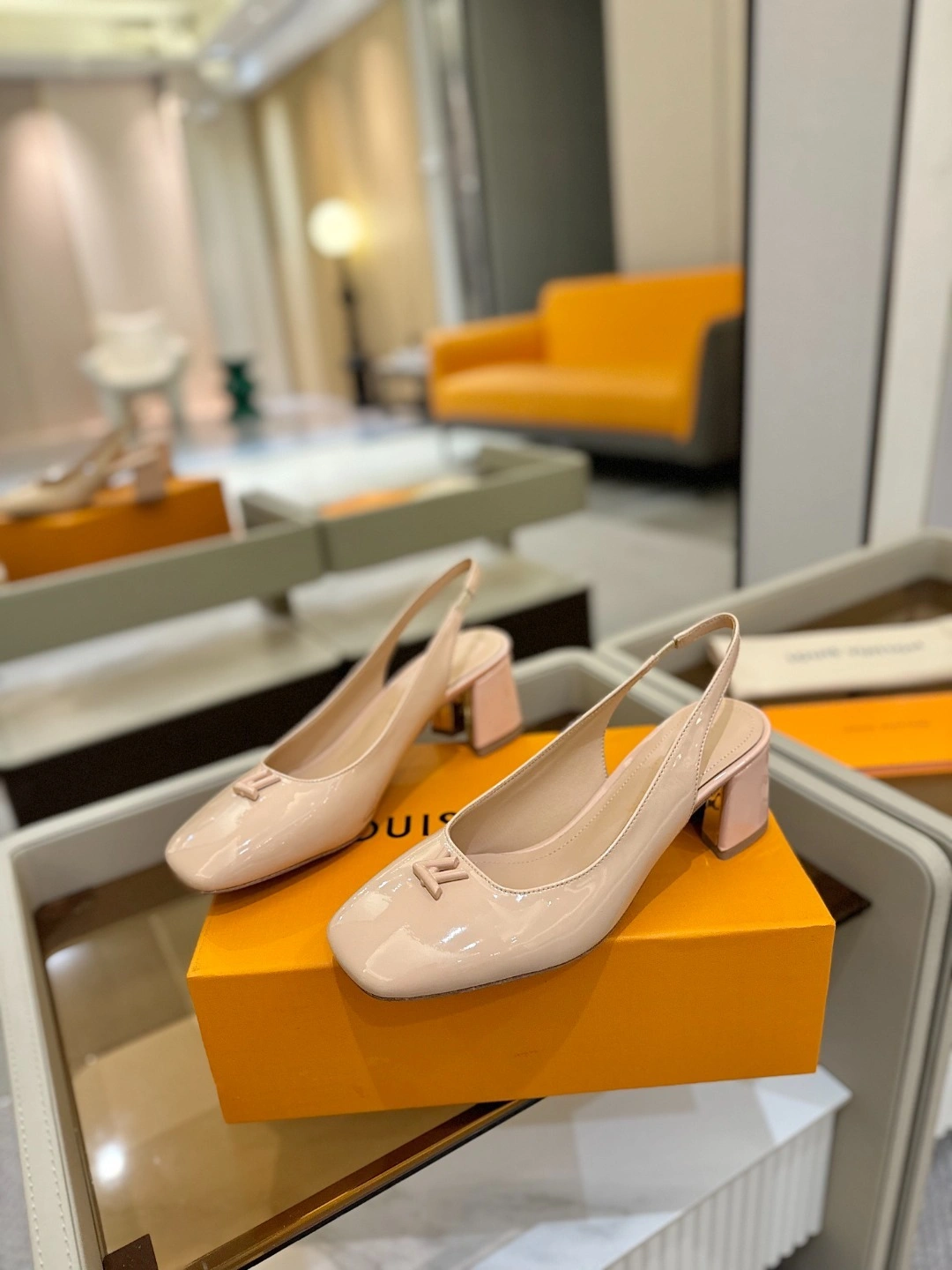 COCO-- 8V 1AGUF4 Calfskin goatskin Heel height：5.5CM item:E-X158D4124